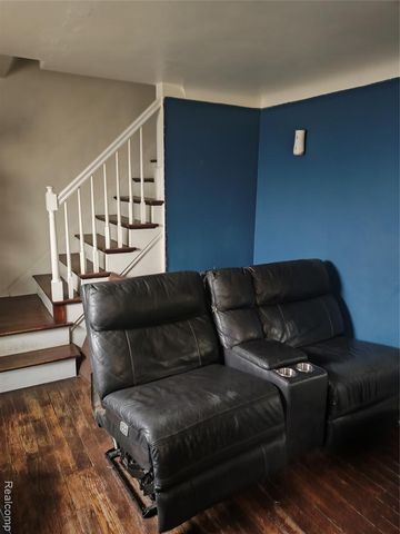 17121 Kelly Road, Detroit, MI 48224