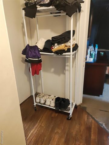 17121 Kelly Road, Detroit, MI 48224