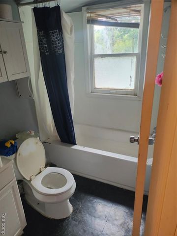 17121 Kelly Road, Detroit, MI 48224