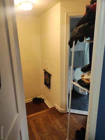 17121 Kelly Road, Detroit, MI 48224