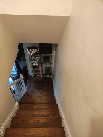 17121 Kelly Road, Detroit, MI 48224