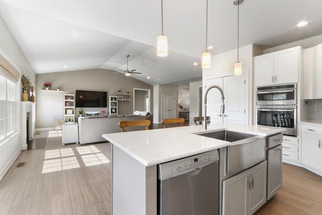 560 N Boulder Ridge DRIVE, Lake Geneva, WI 53147