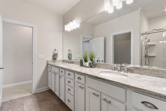 560 N Boulder Ridge DRIVE, Lake Geneva, WI 53147