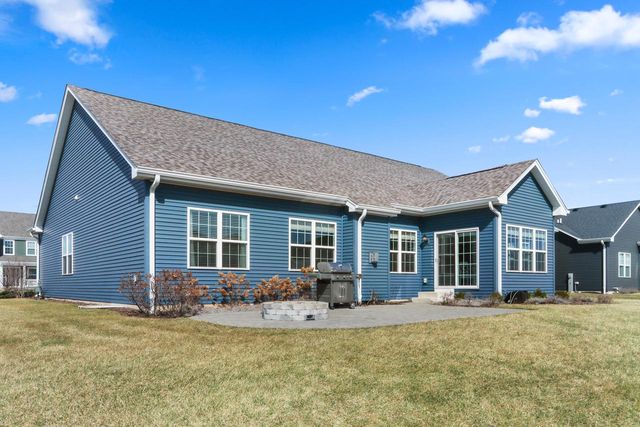560 N Boulder Ridge DRIVE, Lake Geneva, WI 53147