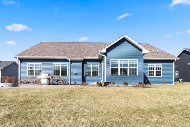 560 N Boulder Ridge DRIVE, Lake Geneva, WI 53147