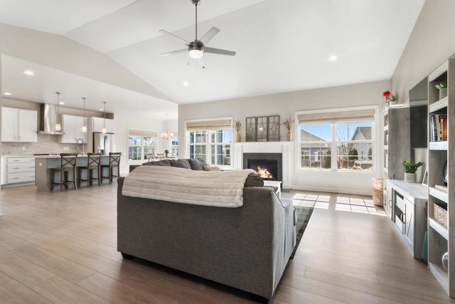 560 N Boulder Ridge DRIVE, Lake Geneva, WI 53147