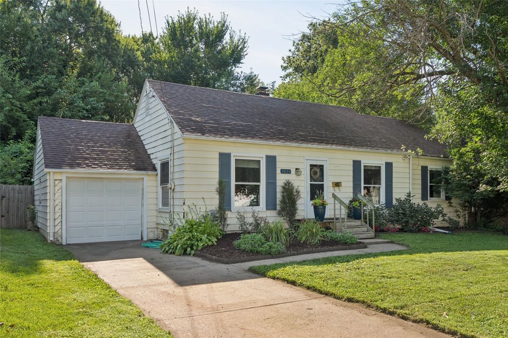 3635 67th Street, Urbandale, IA 50322