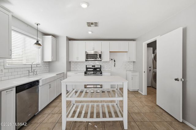 757 S Harry P Stagg Drive, Vail, AZ 85641