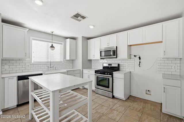 757 S Harry P Stagg Drive, Vail, AZ 85641