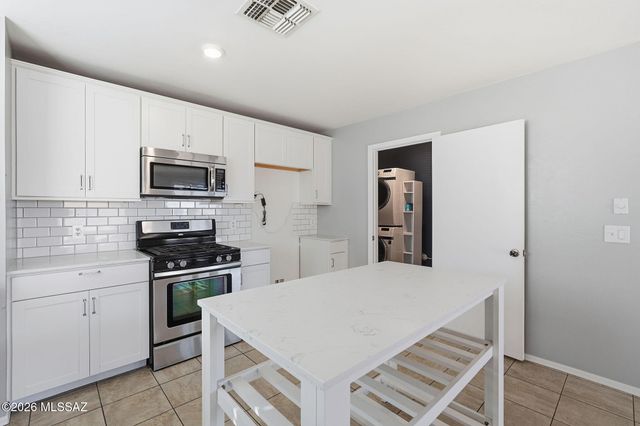 757 S Harry P Stagg Drive, Vail, AZ 85641