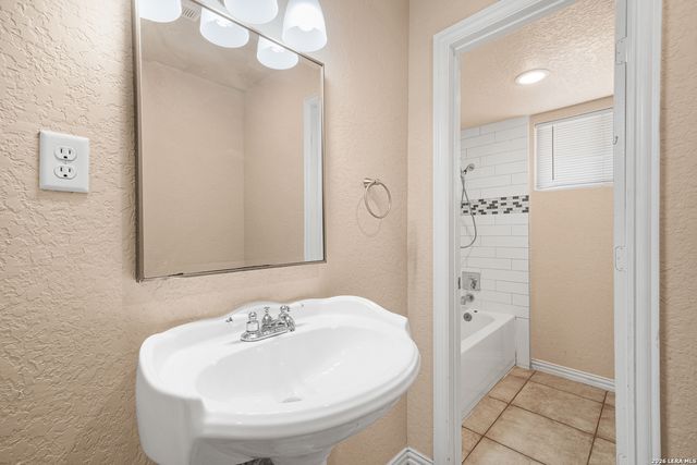 1651 S Elmendorf, San Antonio, TX 78207