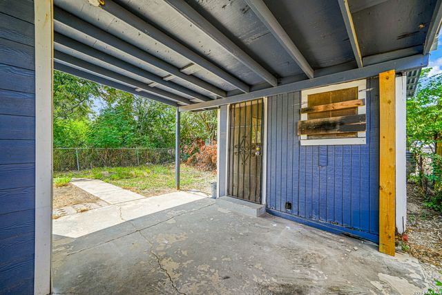 1651 S Elmendorf, San Antonio, TX 78207
