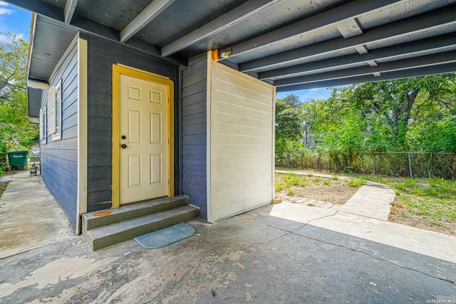 1651 S Elmendorf, San Antonio, TX 78207