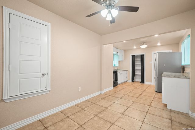 1651 S Elmendorf, San Antonio, TX 78207