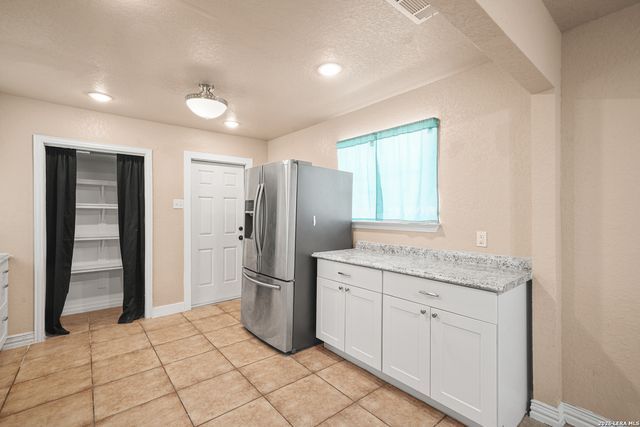 1651 S Elmendorf, San Antonio, TX 78207