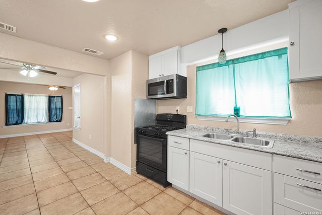 1651 S Elmendorf, San Antonio, TX 78207