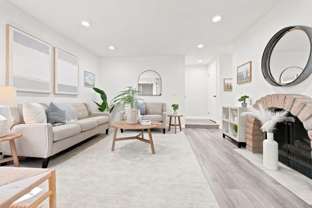 1052 Delna Manor Lane 1052, San Jose, CA 95128