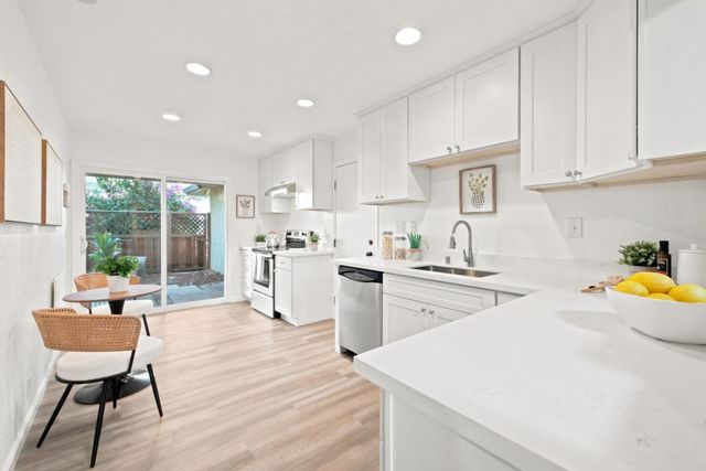 1052 Delna Manor Lane 1052, San Jose, CA 95128