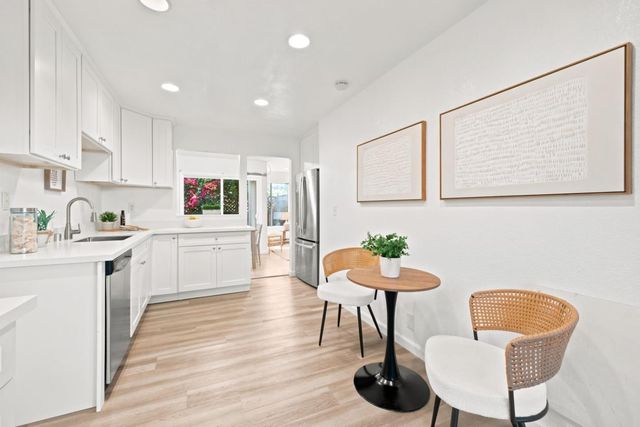 1052 Delna Manor Lane 1052, San Jose, CA 95128