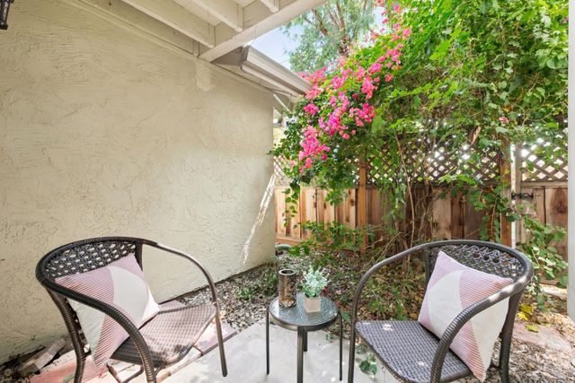1052 Delna Manor Lane 1052, San Jose, CA 95128