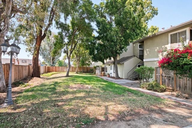1052 Delna Manor Lane 1052, San Jose, CA 95128