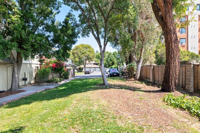 1052 Delna Manor Lane 1052, San Jose, CA 95128