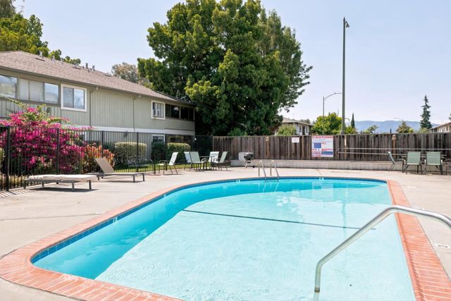1052 Delna Manor Lane 1052, San Jose, CA 95128
