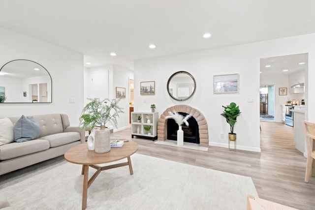1052 Delna Manor Lane 1052, San Jose, CA 95128