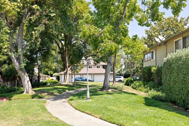 1052 Delna Manor Lane 1052, San Jose, CA 95128