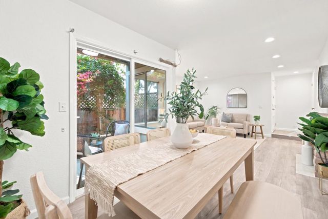 1052 Delna Manor Lane 1052, San Jose, CA 95128