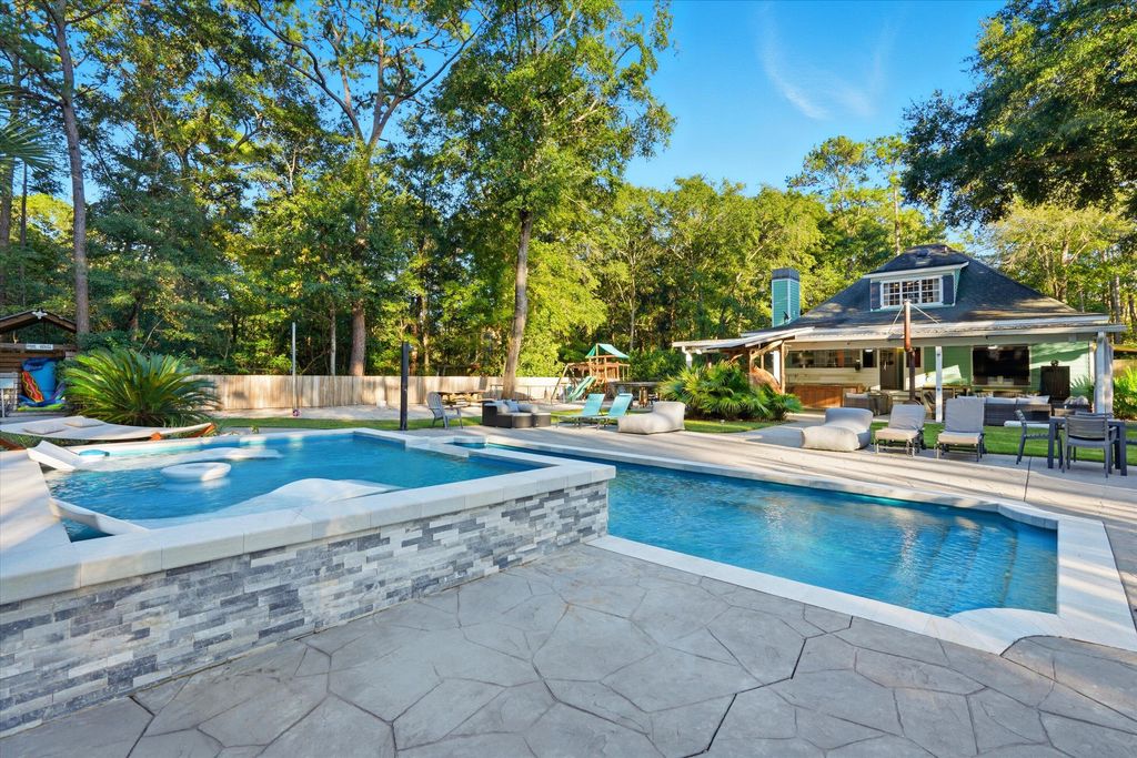 5864 Bears Bluff Road, Wadmalaw Island, SC 29487