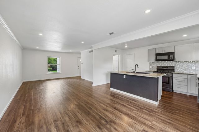 917 8th Street, Grand Prairie, TX 75050