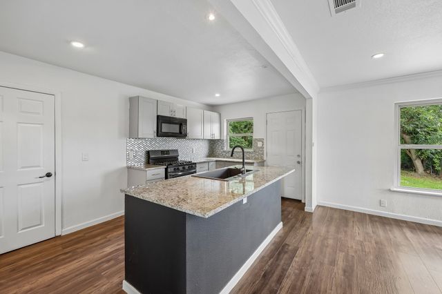 917 8th Street, Grand Prairie, TX 75050