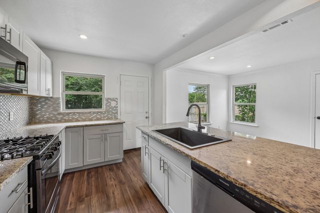 917 8th Street, Grand Prairie, TX 75050