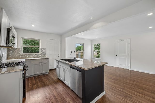 917 8th Street, Grand Prairie, TX 75050