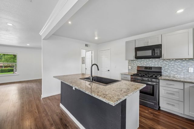 917 8th Street, Grand Prairie, TX 75050