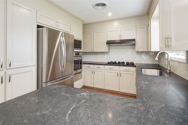 1211 North Ridgefield Circle, College Station, TX 77840