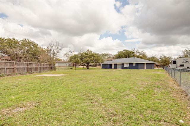 1211 North Ridgefield Circle, College Station, TX 77840