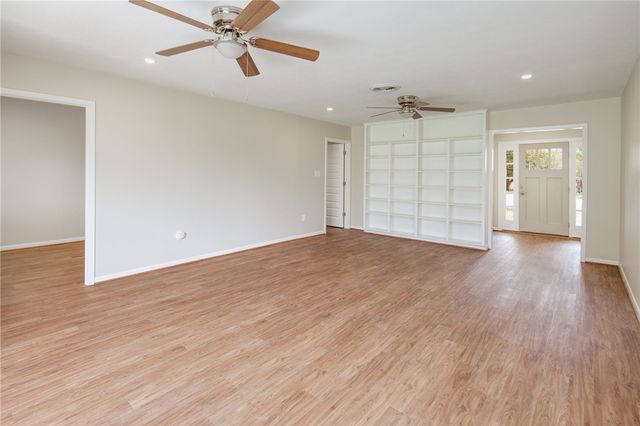 1211 North Ridgefield Circle, College Station, TX 77840