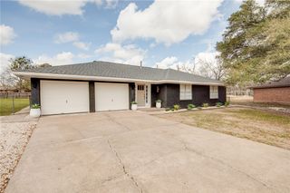 1211 North Ridgefield Circle, College Station, TX 77840