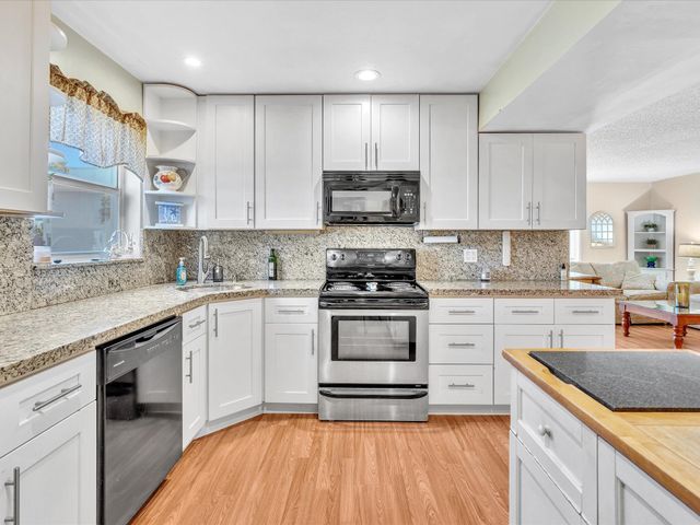 30 Colonial Club Drive 101, Boynton Beach, FL 33435