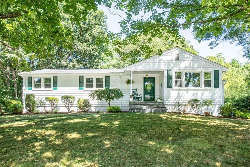 9 Wildwood Dr, Medfield, MA 02052