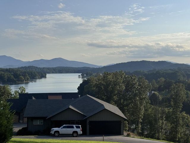 7 Mountain Breezes Drive, Hayesville, NC 28904