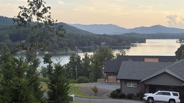7 Mountain Breezes Drive, Hayesville, NC 28904