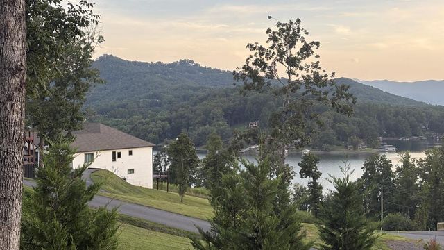7 Mountain Breezes Drive, Hayesville, NC 28904