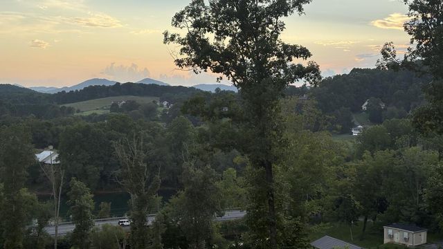 7 Mountain Breezes Drive, Hayesville, NC 28904