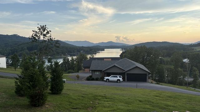 7 Mountain Breezes Drive, Hayesville, NC 28904