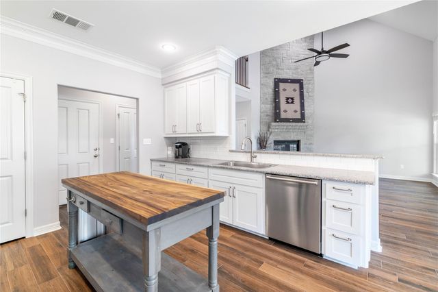 111 Kathleen, La Grange, TX 78945