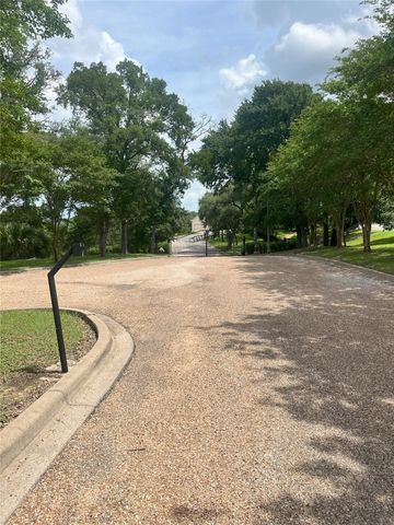 111 Kathleen, La Grange, TX 78945