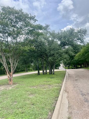 111 Kathleen, La Grange, TX 78945